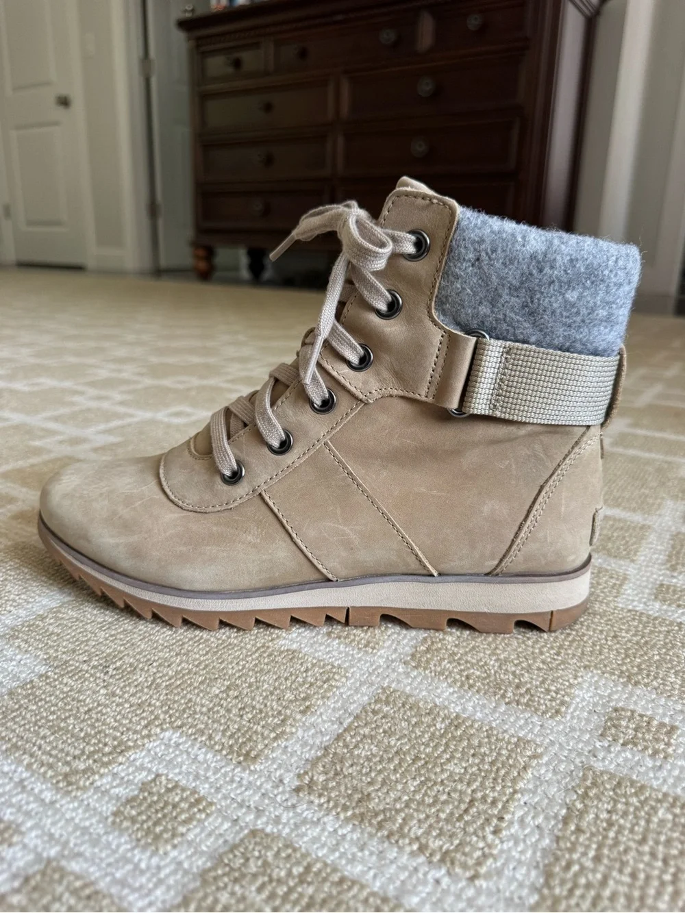 Sorel Harlow Conquest Waterproof Leather Ankle Boots Taupe Beige Gray 8.5